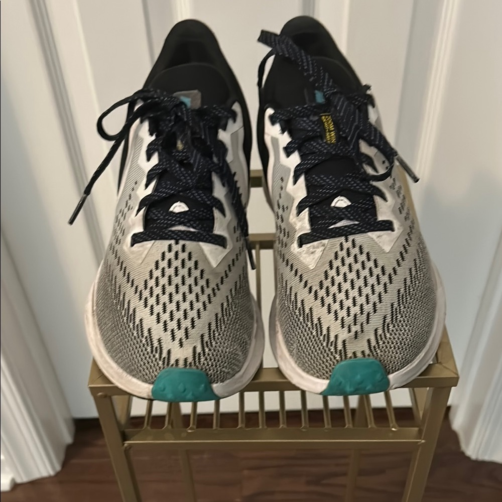 Nike Zoom Winflo 6 Women’s RunningShoe Size 8  Black/ Hyper Jade. Black/White